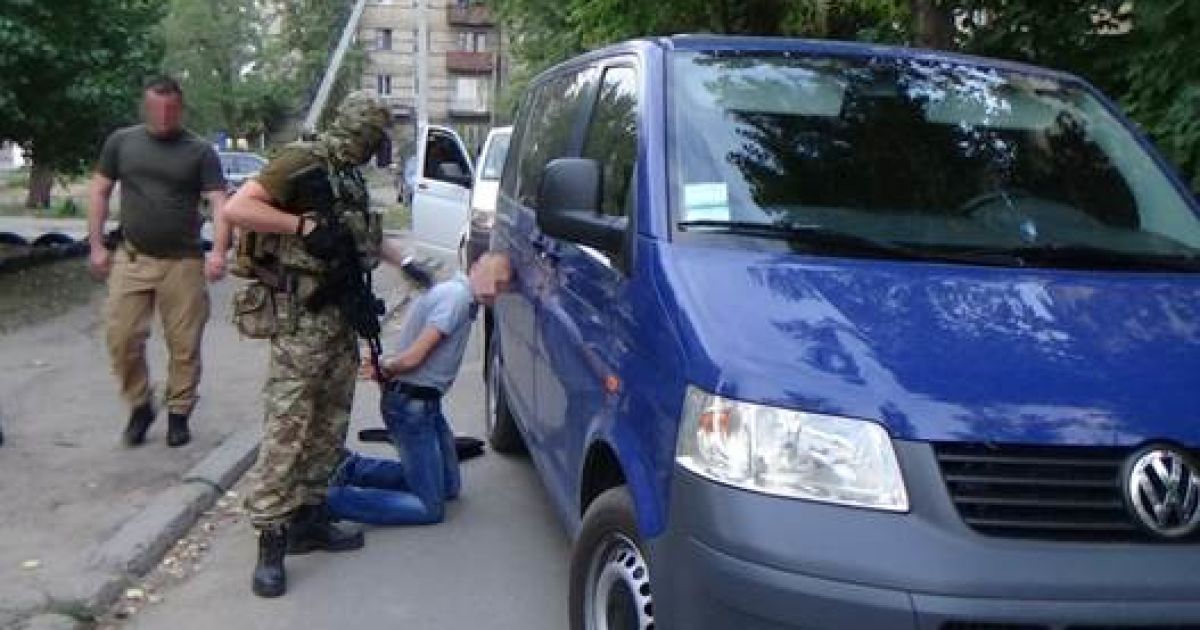 На Луганщине СБУ взяла на горячем четырех милиционеров-взяточников