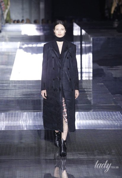 Коллекция Burberry прет-а-порте сезона осень-зима 2020-2021 / © East News