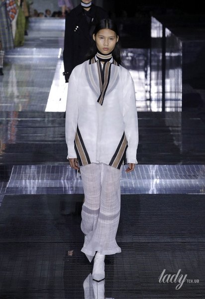 Коллекция Burberry прет-а-порте сезона осень-зима 2020-2021 / © East News