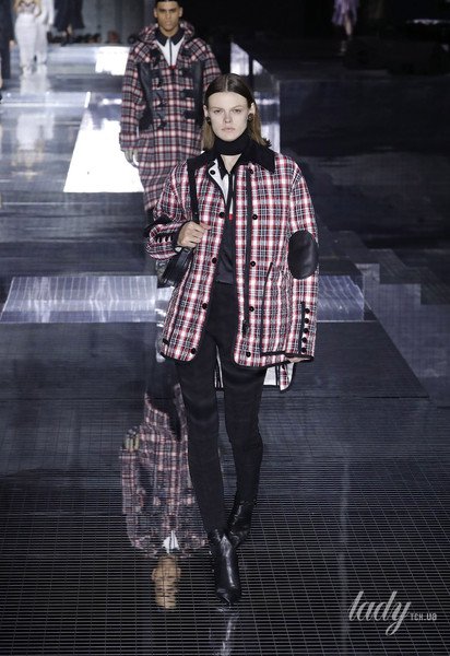 Коллекция Burberry прет-а-порте сезона осень-зима 2020-2021 / © East News