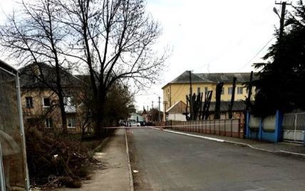 В Мукачево умер мужчина, в которого стреляли возле школы
