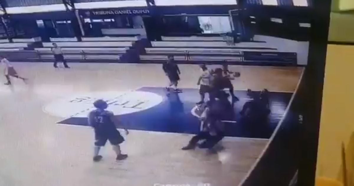 В Уругвае баскетболист избил судью