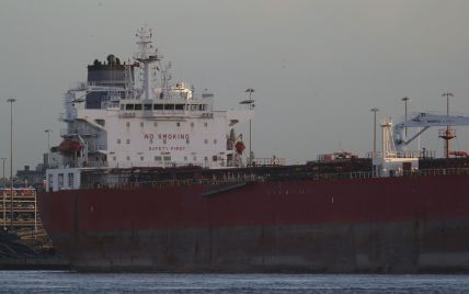 Больные коронавирусом украинские моряки застряли на корабле у Малайзии: детали инцидента