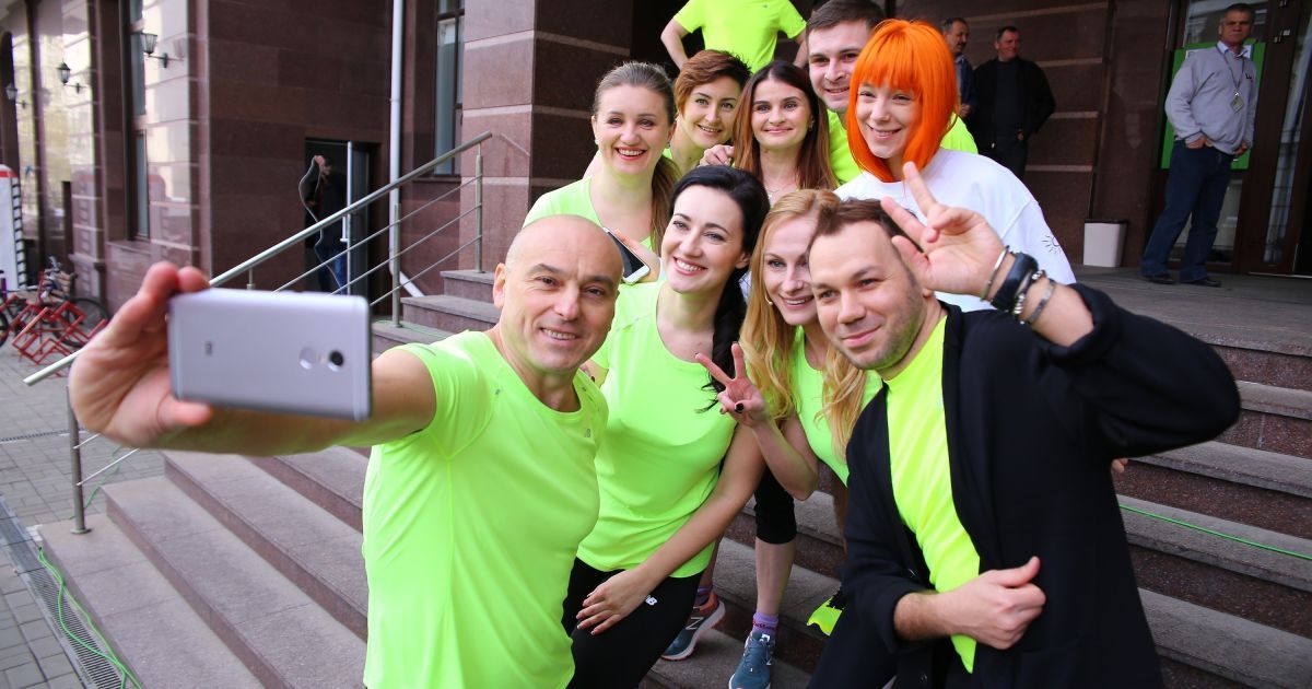 Зірки на руханці: Вітвіцька, Мірзоян і Тарабарова у прямому ефірі приготувалися до благодійного забігу