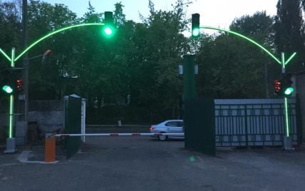 У Києві для зручності водіїв встановлять експериментальний світлофор, який буде видно здалеку