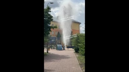 В Киеве на Осокорках «забил» гигантский фонтан
