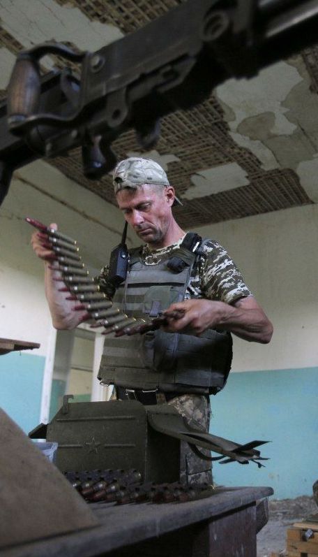 Огневые провокации и пролеты квадрокоптеров: боевики четыре раза нарушили перемирие на Донбассе