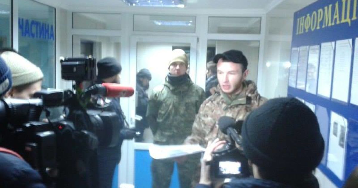 Активісти заблокували приміщення Подільського відділу поліції. / © Facebook/C14 news