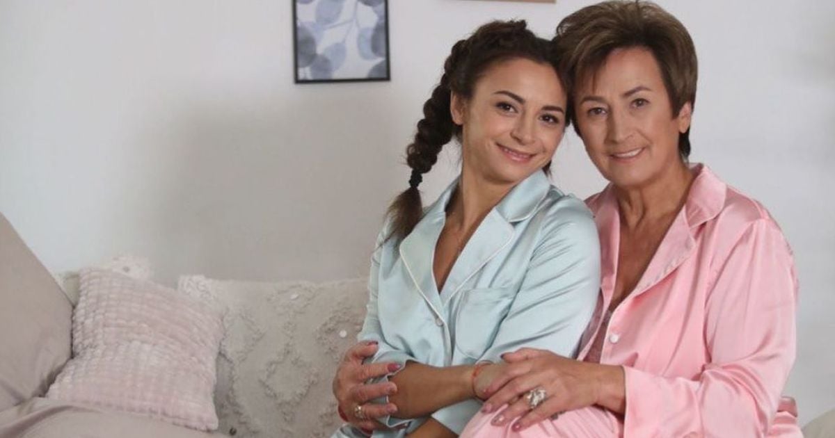 Илона Гвоздева показала, как ее 62-летней маме кололи губы