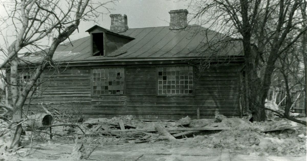 Фотография, изъятая у одного из жителей Киева сотрудниками КГБ, на которой показана улица, покрытая грязью, после катастрофы / © УНИАН
