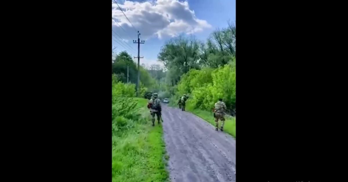 Дикие вопли со стрельбой: кадыровские тиктокеры показали, как воюют с "бандеровскими" кустами (видео 18+)