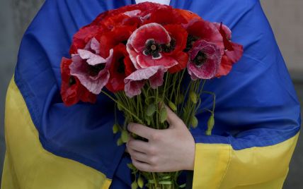 Заставили пешком идти в Запорожье: оккупанты выдворили женщину, потому что нашли одежду с украинской символикой