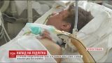 В Днепре врачи спасают жизнь 14-летнего парня, которому друзья перерезали горло