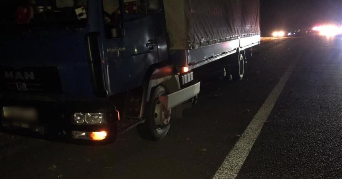 У Київській області водій на Daewoo Lanos зіткнувся з вантажівкою: загинула 6-річна дівчинка