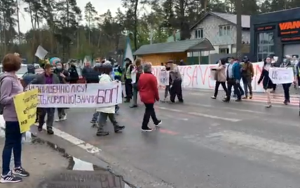 Під Києвом активісти перекрили Варшавську трасу: що відбувається (відео)