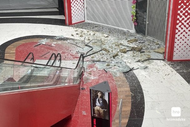 В Киеве от российской атаки пострадал ТРЦ "Блокбастер Молл": как он выглядит