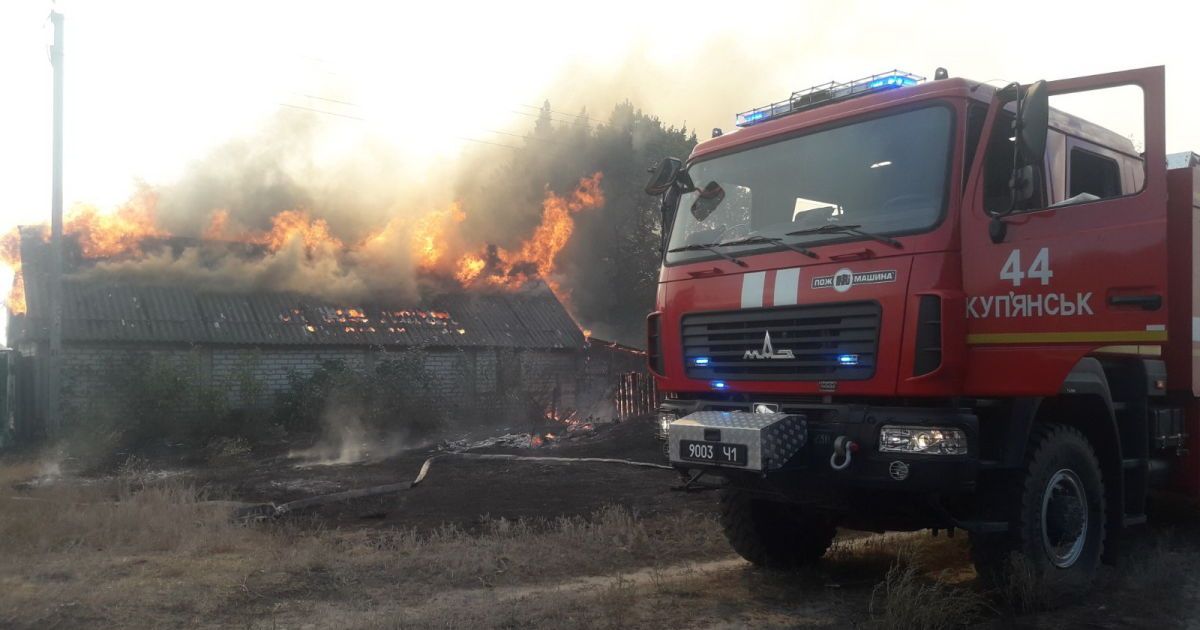 Масштабна пожежа у Харківській області: горять сотні гектарів лісу, вогонь перекинувся на житлові будинки