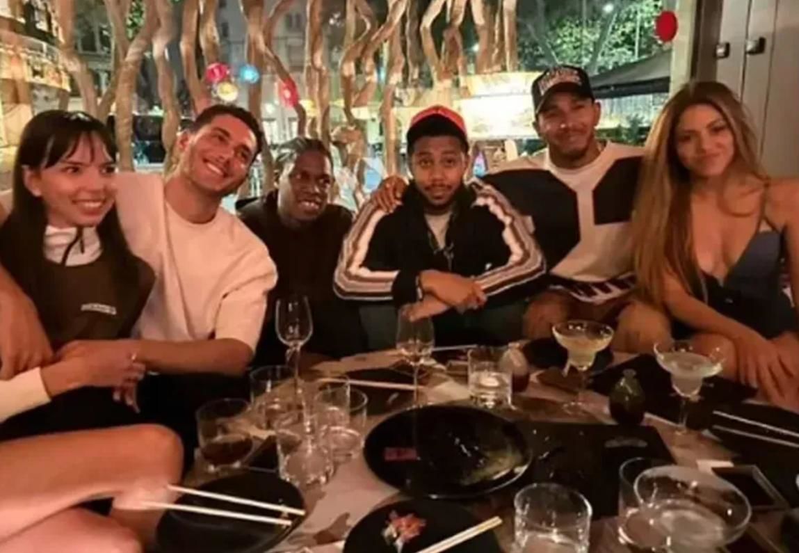 Шакира и Льюис Хэмилтон (справа) / © 