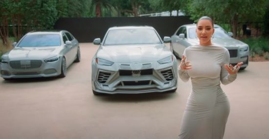 Кім Кардашян провела відеоекскурсію своїм маєтком та похизувалася розкішними автівками
