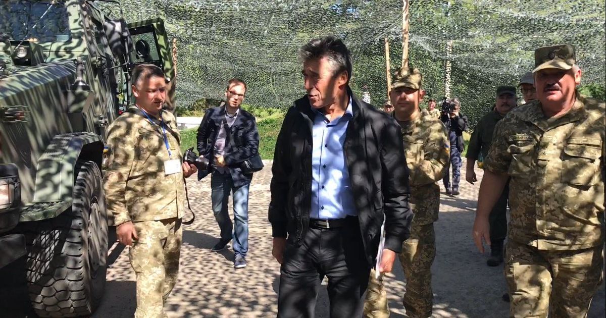 Андерс Фог Расмуссен посетил зону АТО.