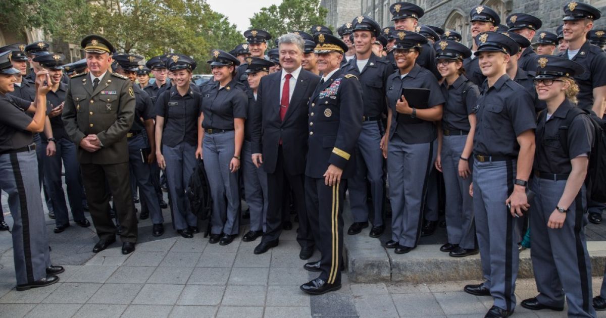 Поршенко в військовій акадеії в США_5 / © Сайт президента України