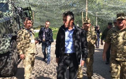 Экс-генсек НАТО после посещения зоны АТО призвал предоставить оружие Украине
