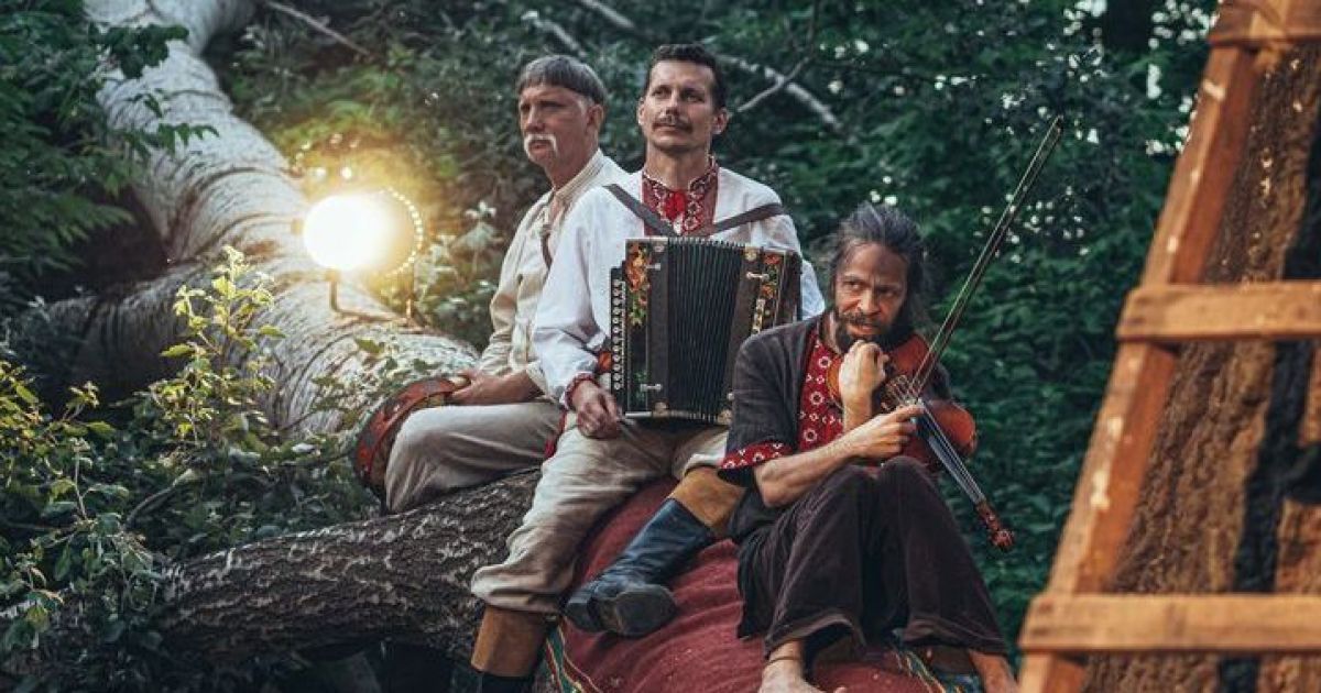 Николай Ленок в центре