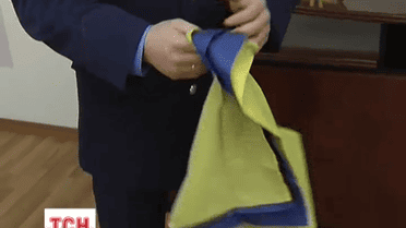 Флаг Украины, который в прошлом году сорвали с управления милиции в Краматорске, вернулся