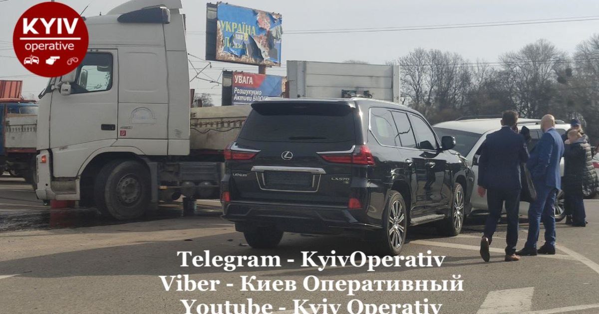 У Києві на Дніпровському шосе сталася масштабна аварія / © Киев Оперативный