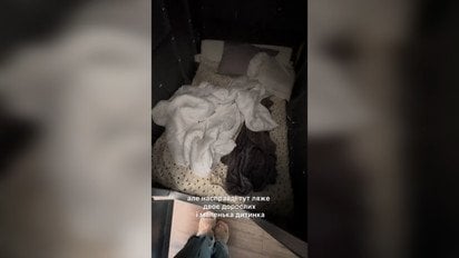 Жительница Киевщины спасается во время обстрелов в металлической "капсуле"