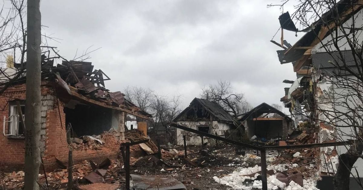 Оккупанты снова накрыли Ахтырку авиаударами: спасатели ликвидировали последствия и спасли 6 человек