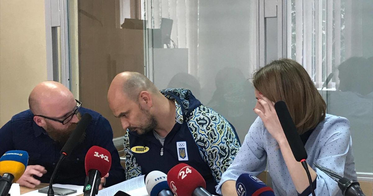 Володимир Бова (по центру)
