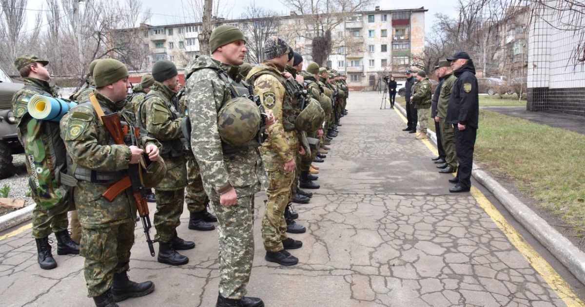 В "горячую" Авдеевку направляется сводный отряд областного главка полиции