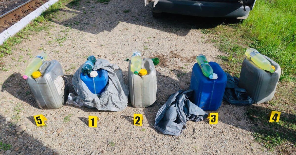 Зливали дизель з поїзда: на Прикарпатті спіймали машиніста і його спільника