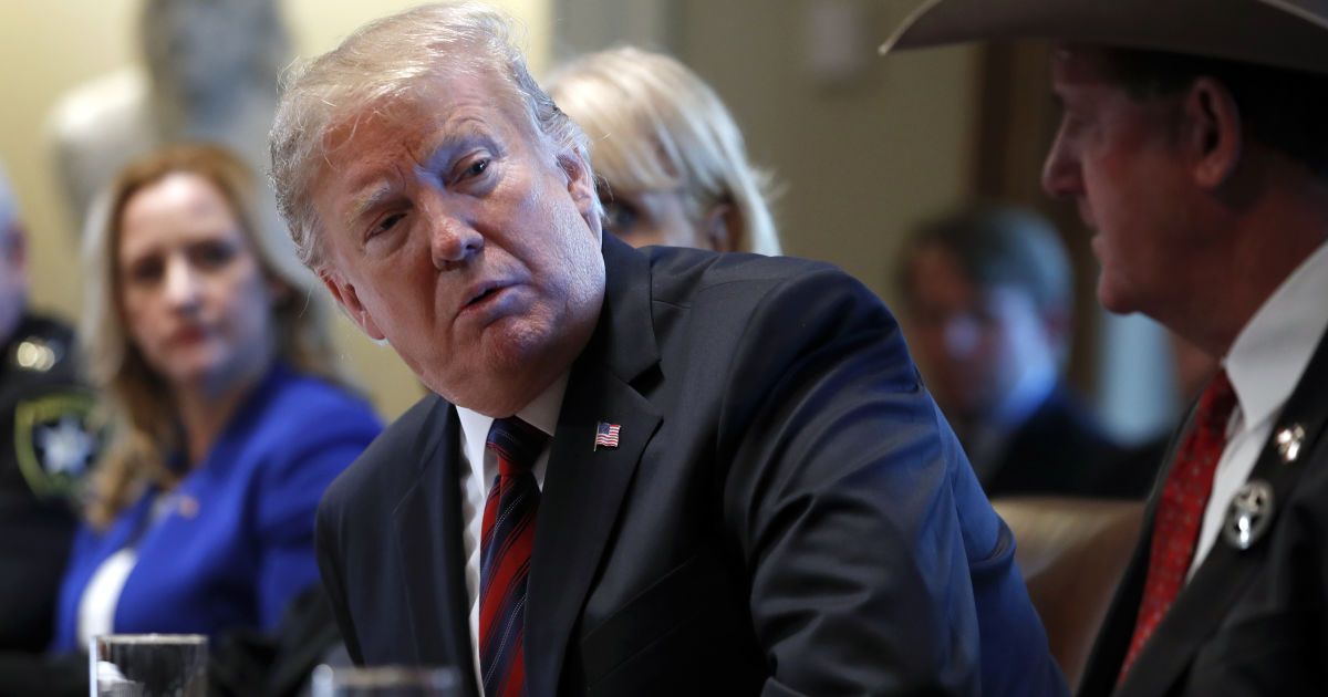 Трамп заявив, що поки не розглядає введення надзвичайного стану в США