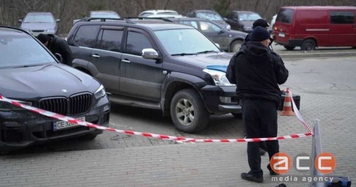 В Черновцах посреди улицы произошла стрельба: подробности и фото