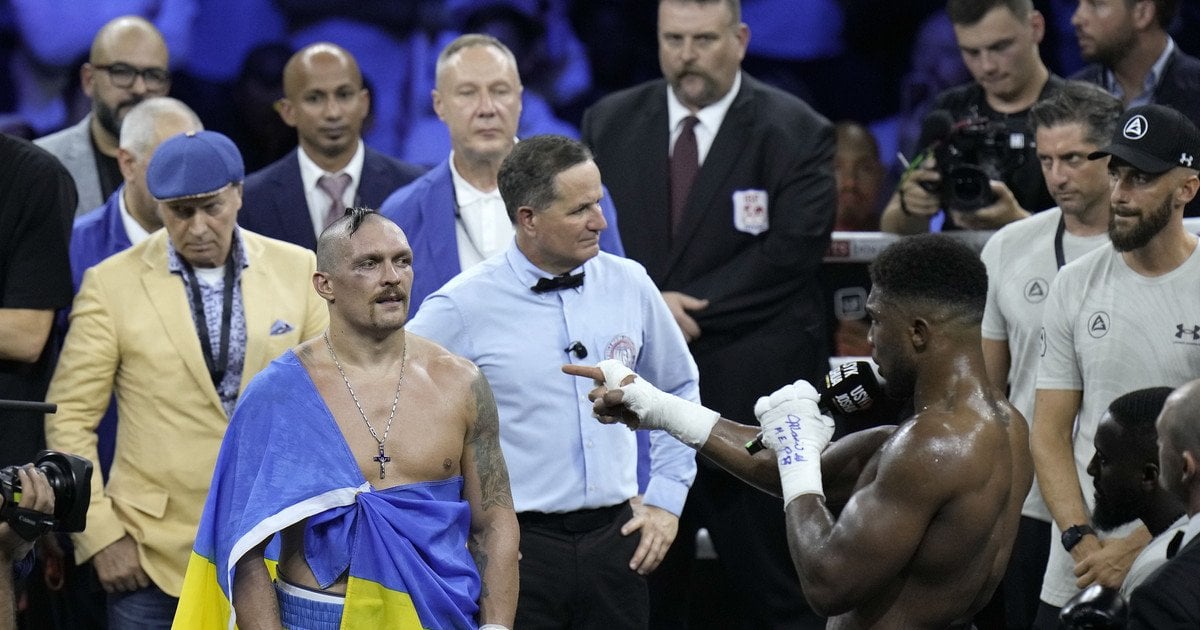 Усика номінували на престижну боксерську нагороду за підсумками 2022 року