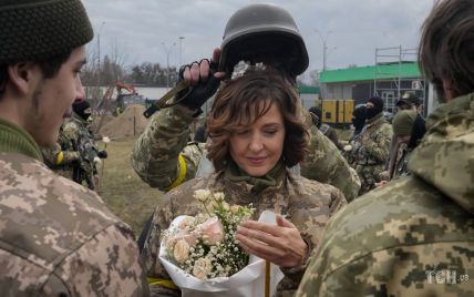 Під звуки сирен: як українці одружуються під час війни, фотодобірка