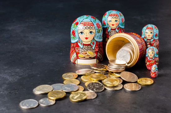 Економіка Росії відкотилась на 4 роки назад через війну - Bloomberg
