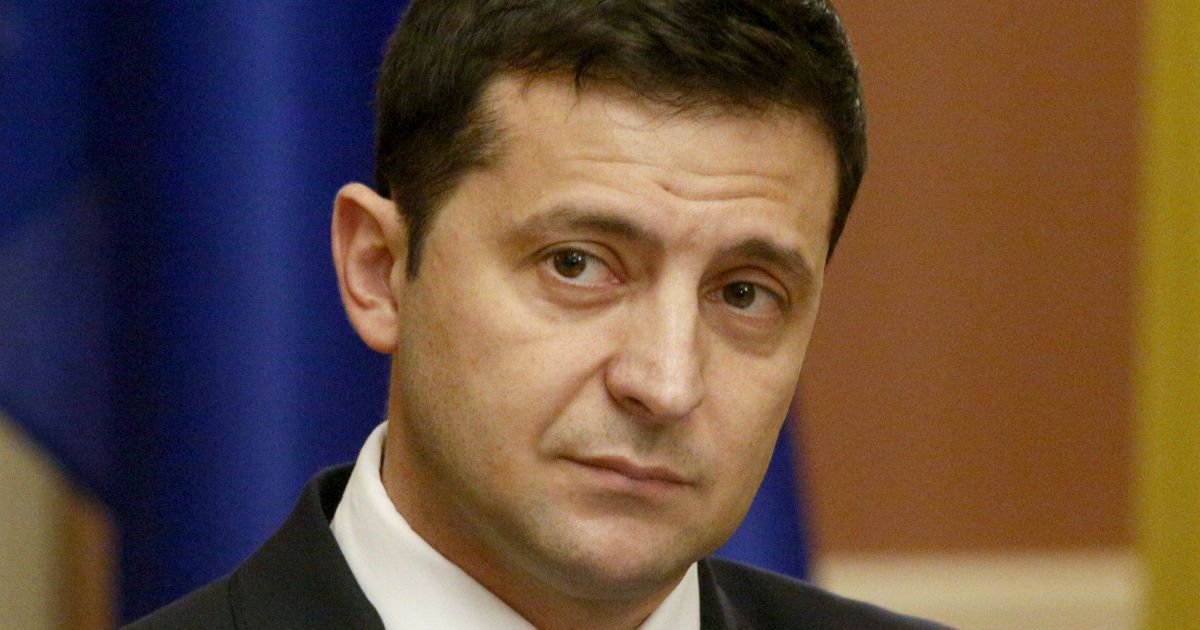 Карантин в Украине: Зеленский рассказал, когда в стране запустят транспорт