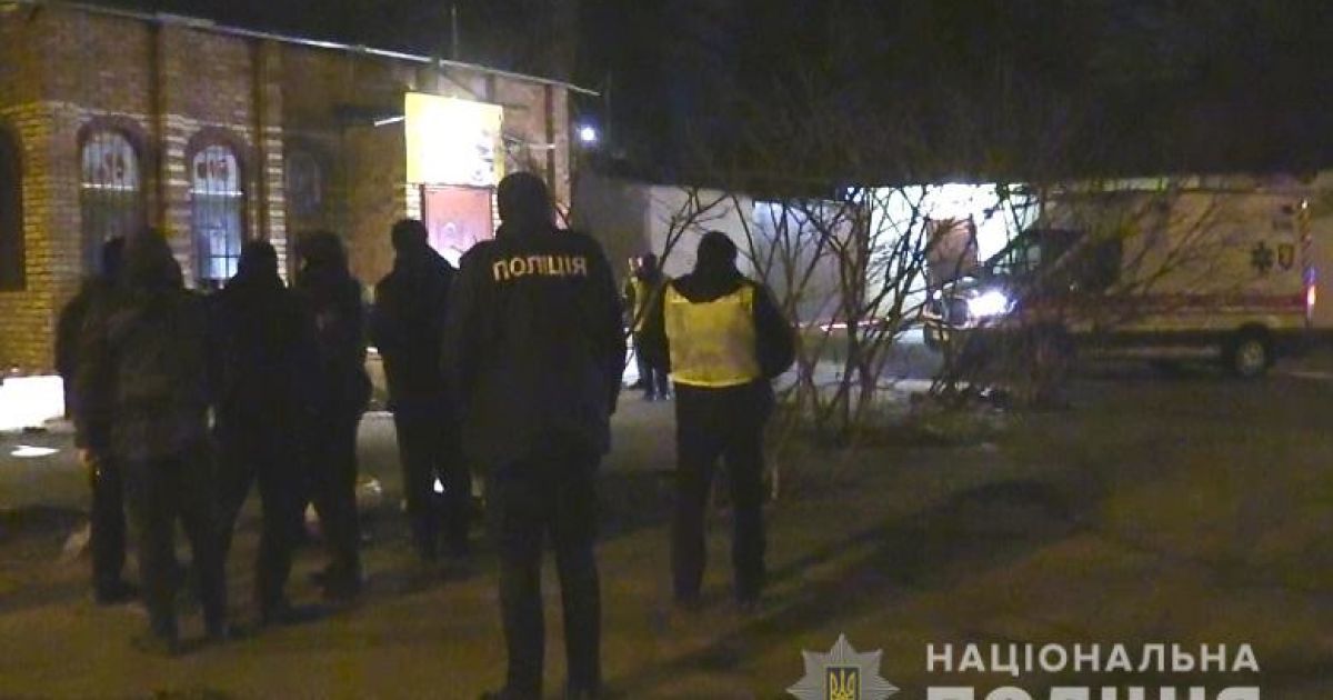 В Киеве возле кафе нашли труп мужчины с перерезанной шеей