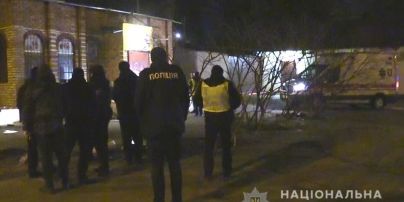 В Киеве возле кафе нашли труп мужчины с перерезанной шеей