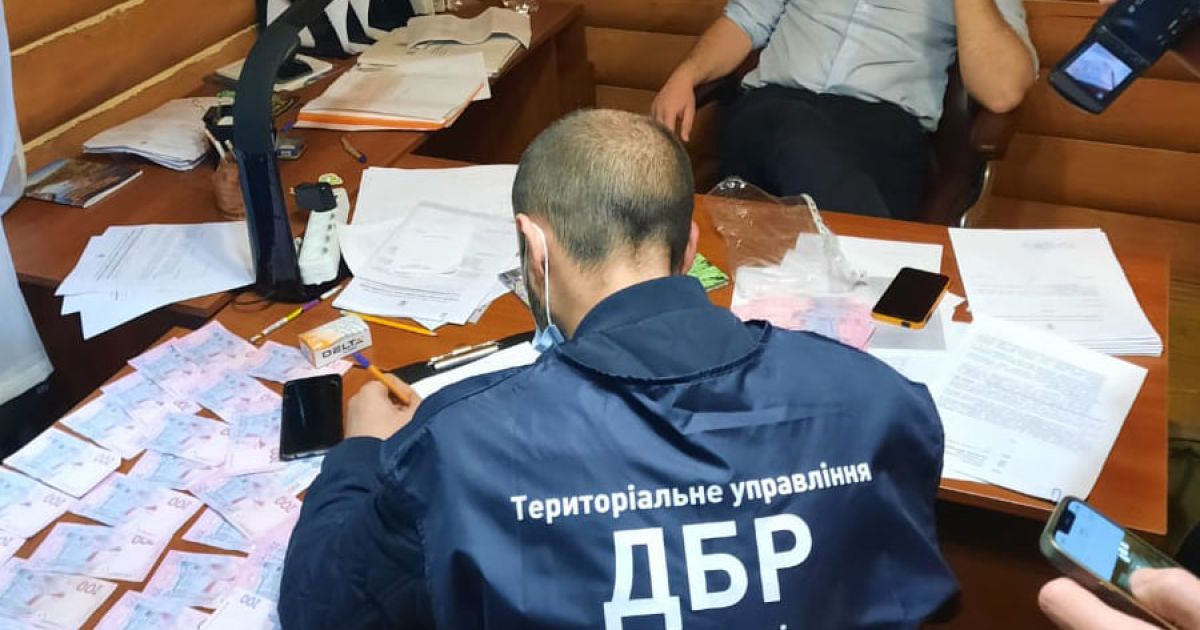 У Києві двоє міських чиновників вимагали хабарі за облаштування парку