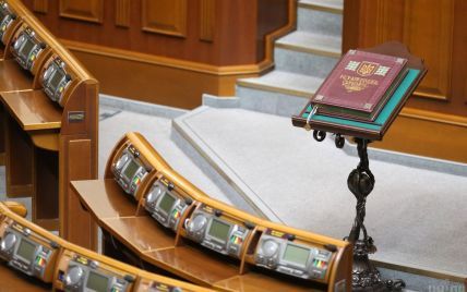 Рада направила в Конституционный суд законопроект об "отмене адвокатской монополии"