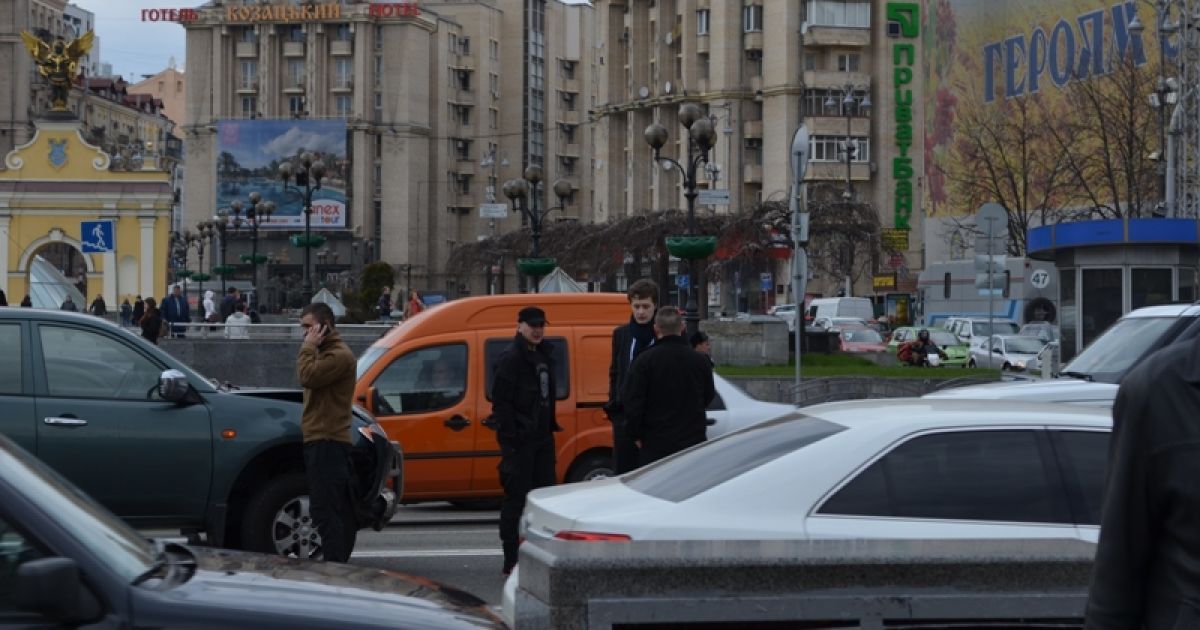 В авто Порошенко въехал джип