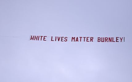 "Життя білих важливі": в Англії на футбольному матчі в небі з'явився банер одразу після акції проти расизму