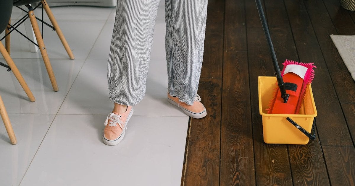 Як помити підлогу без хімії
