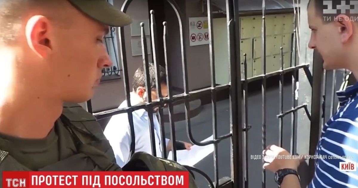 Посольство Італії прийняло вимоги пікетувальників про звільнення Марківа