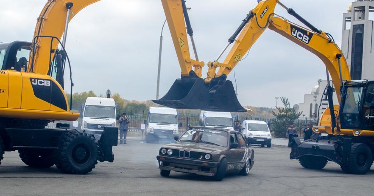 Во время соревнований операторов и водителей спецтехники в Киеве / © Киевводоканал
