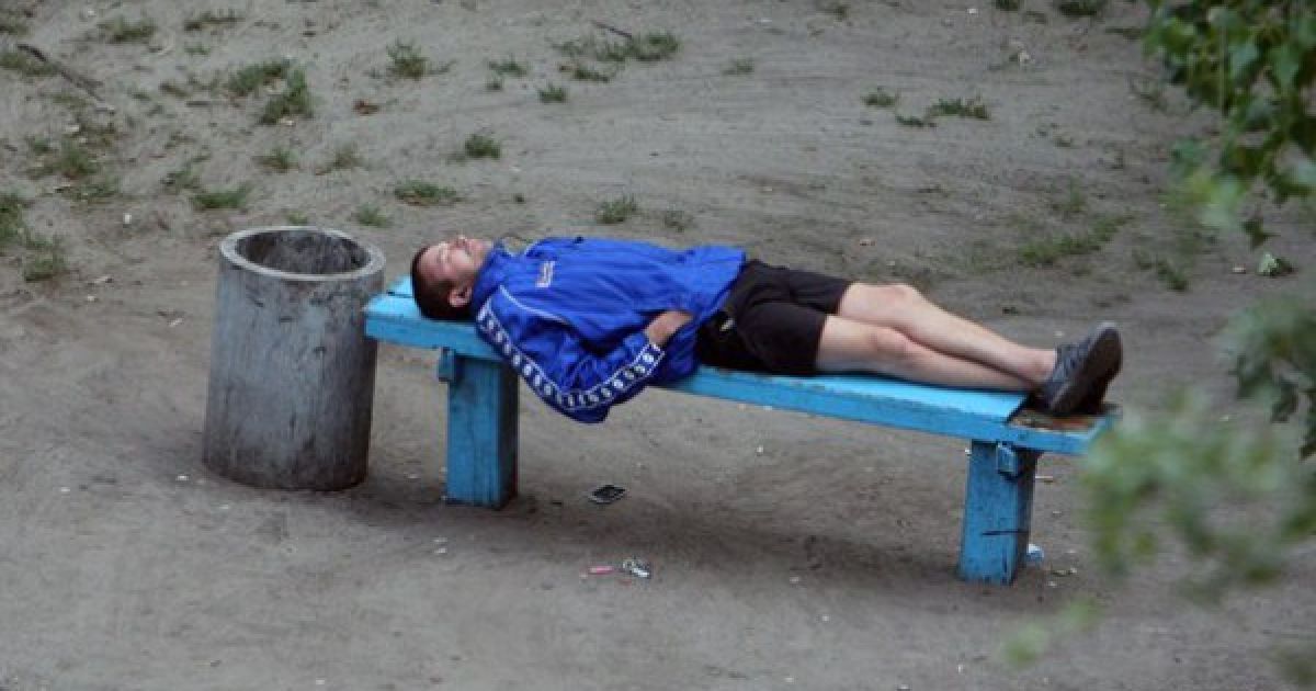 Український фотограф 5 років знімав, що відбувається на лавці у дворі / © Фото Євгена Котенка